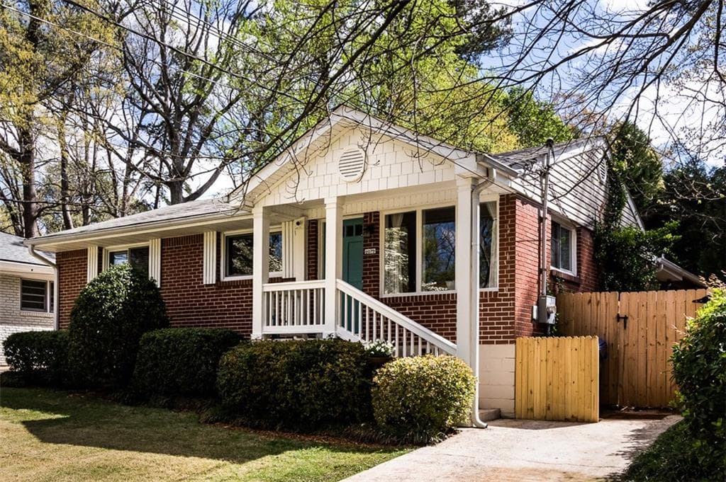 3 bedroom, 1,356 sq ft single family residence sold at 2075 Arlington Avenue, Atlanta, GA 30324