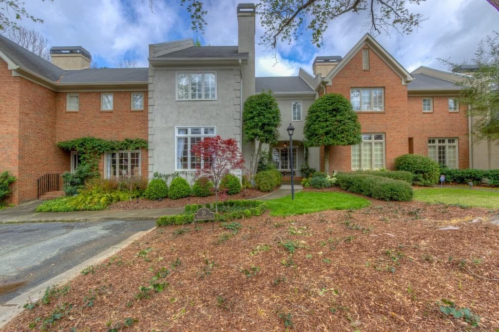 35 Paces West Place 35, Atlanta, GA 30327 — most recent listing photo
