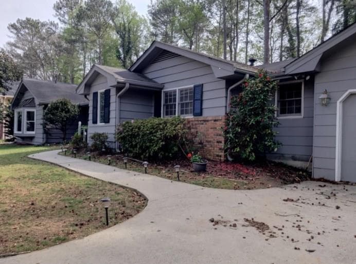 390 Dorsey Circle, Lilburn, GA 30047 — most recent listing photo