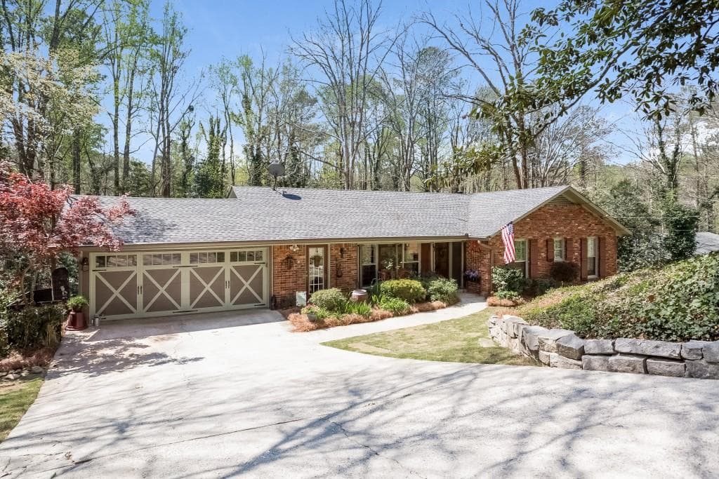 5 bedroom single family residence sold at 110 Finchley Court, Sandy Springs, GA 30328