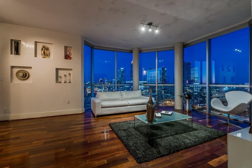 2 bedroom, 1,362 sq ft condominium sold at 285 Centennial Olympic Park Drive 2005, Atlanta, GA 30313