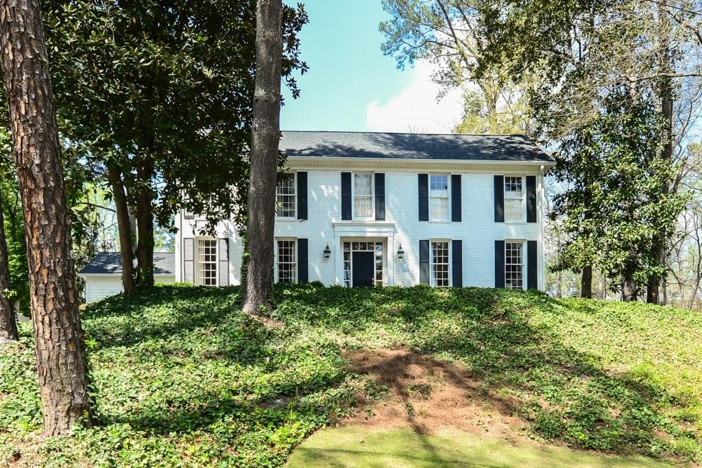 4 bedroom, 3,452 sq ft single family residence sold at 901 Hawick Drive, Atlanta, GA 30327