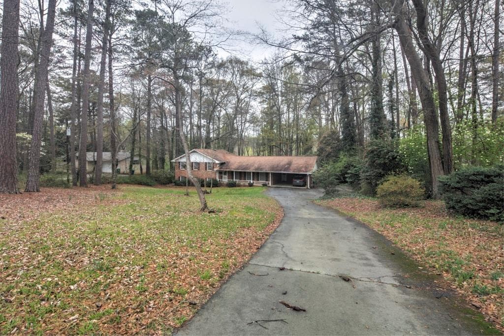 5 bedroom, 3,058 sq ft single family residence sold at 1726 S Johnson Ferry Road, Brookhaven, GA 30319