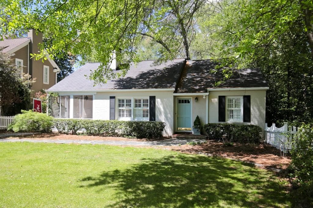 2 bedroom, 1,590 sq ft single family residence sold at 672 Darlington Circle, Atlanta, GA 30305