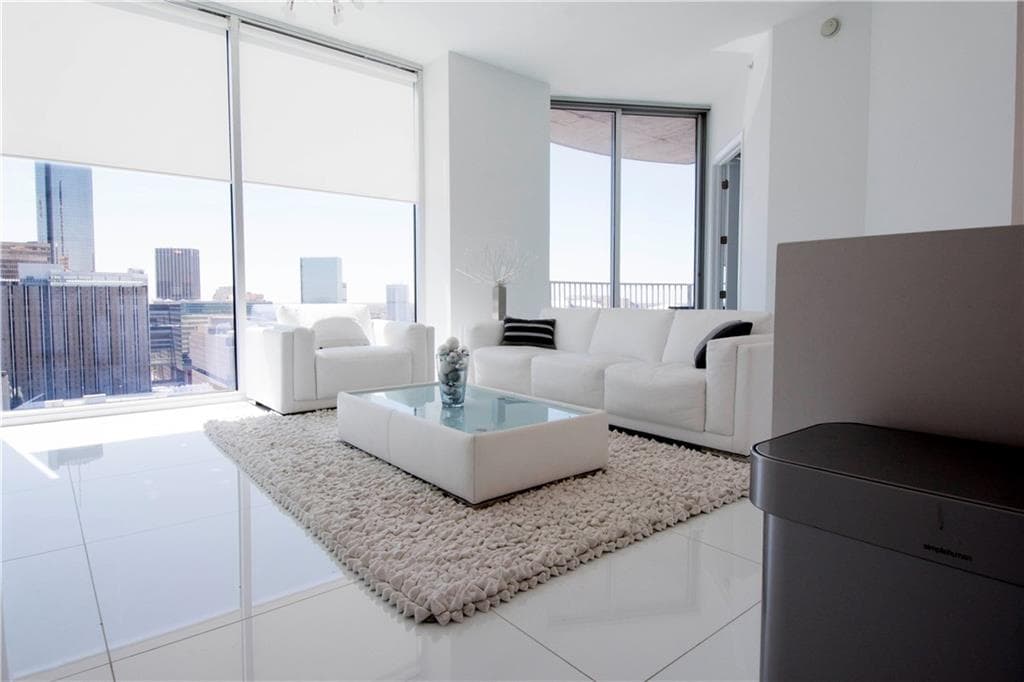 2 bedroom, 1,075 sq ft condominium sold at 400 W Peachtree Street 2806, Atlanta, GA 30308