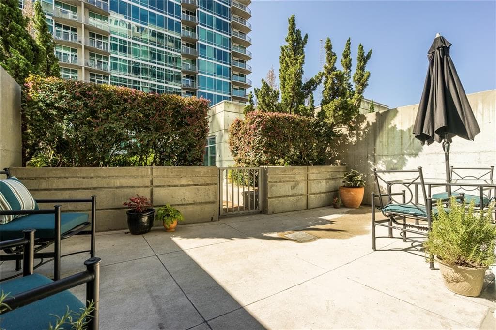 1 bedroom, 767 sq ft condominium sold at 943 Peachtree Street 704, Atlanta, GA 30309