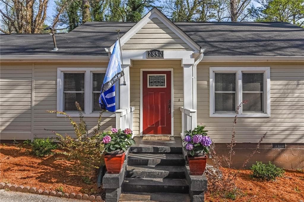 3 bedroom, 1,400 sq ft single family residence sold at 2852 EASTWOOD Drive, Decatur, GA 30032