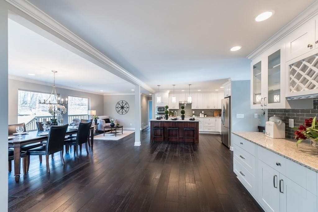 5 bedroom, 3,226 sq ft single family residence sold at 340 Spring Lake Terrace, Roswell, GA 30076