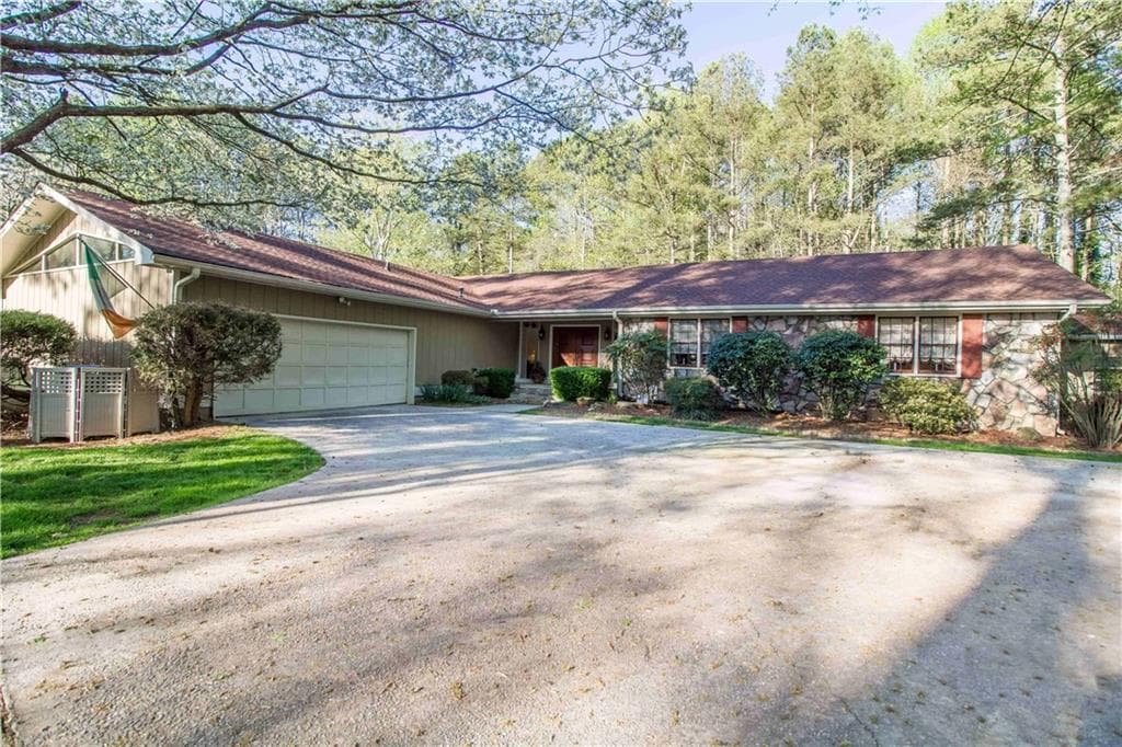 2305 Piedmont Glen Court, Marietta, GA 30062 — most recent listing photo