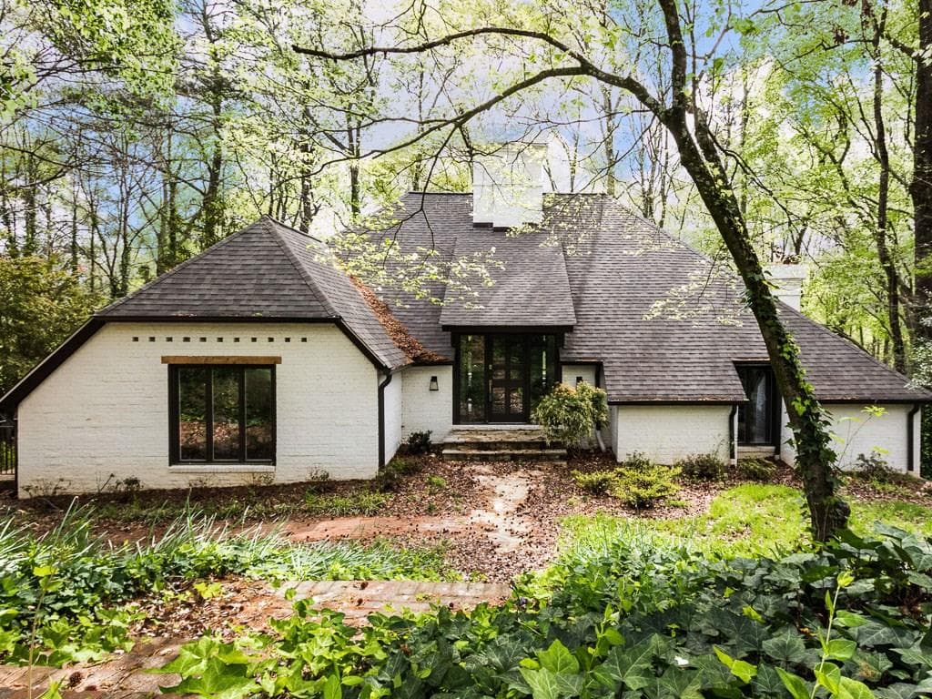 5 bedroom, 3,787 sq ft single family residence sold at 2901 Ridgewood Circle, Atlanta, GA 30327