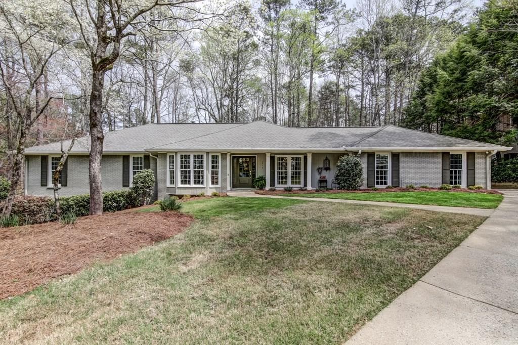 5 bedroom, 2,627 sq ft single family residence sold at 915 Brookfield Parkway, Roswell, GA 30075