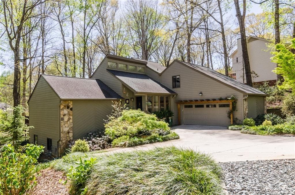 4 bedroom, 3,356 sq ft single family residence sold at 4416 Oak Lane, Marietta, GA 30062