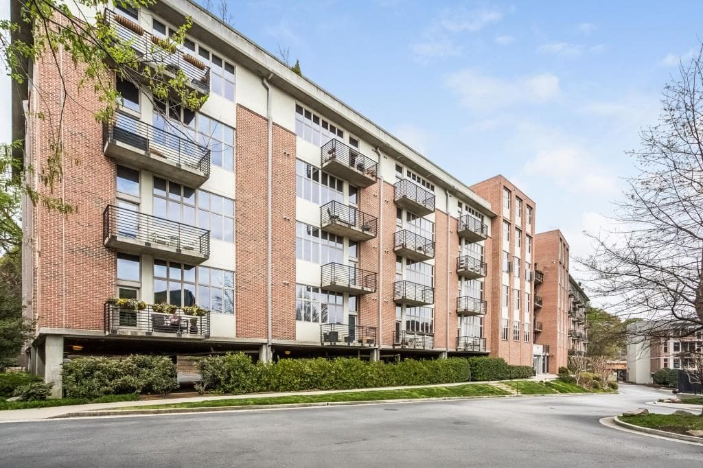 1 bedroom, 867 sq ft condominium sold at 640 Glen Iris Drive 413, Atlanta, GA 30308