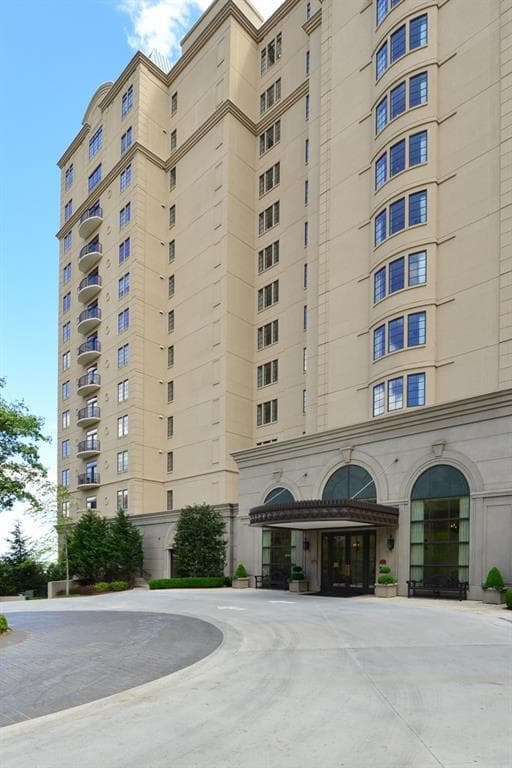 2 bedroom, 2,378 sq ft condominium sold at 2700 Paces Ferry Road 102, Atlanta, GA 30339