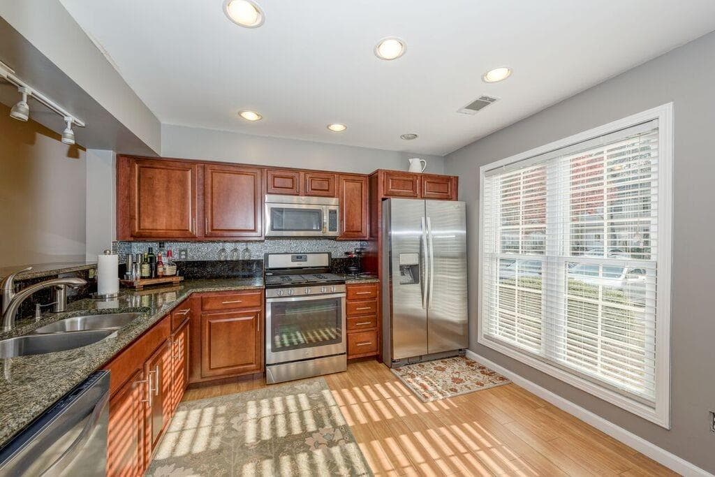 2 bedroom, 1,280 sq ft townhouse sold at 410 Wedgewood Way, Atlanta, GA 30350