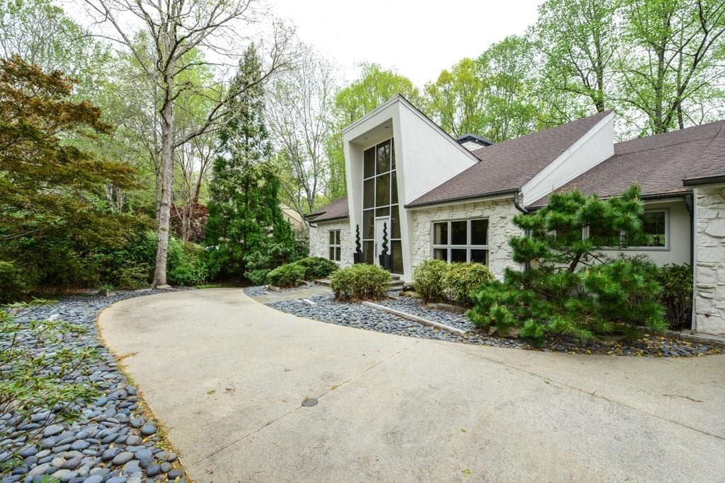 7305 Chattahoochee Bluff Drive, Sandy Springs, GA 30350 — most recent listing photo