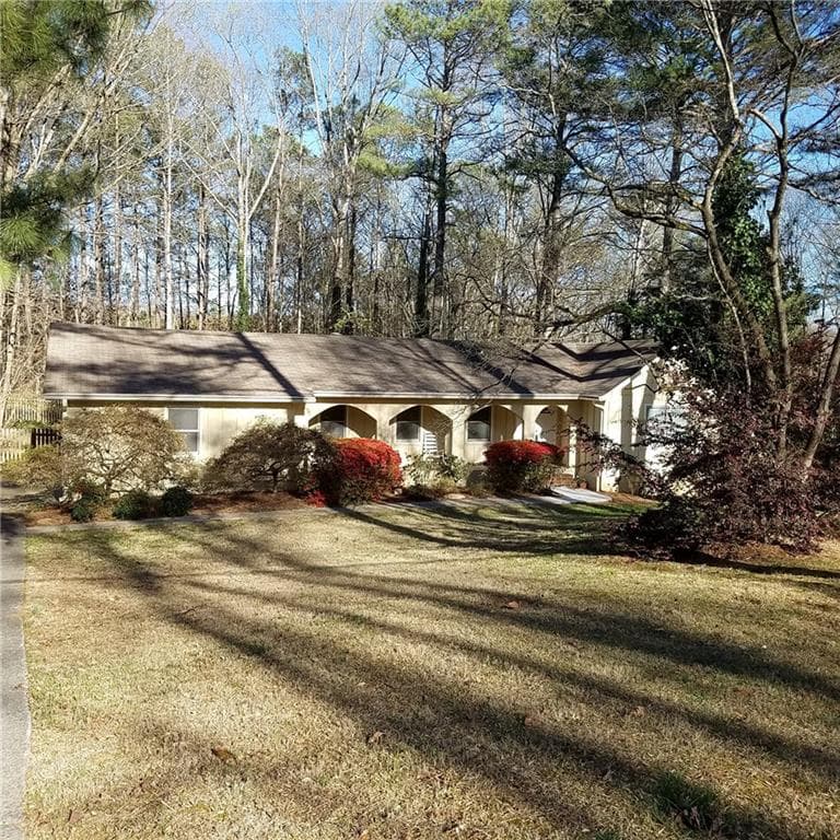 3 bedroom, 2,220 sq ft single family residence sold at 1275 Lake Charles Drive, Roswell, GA 30075