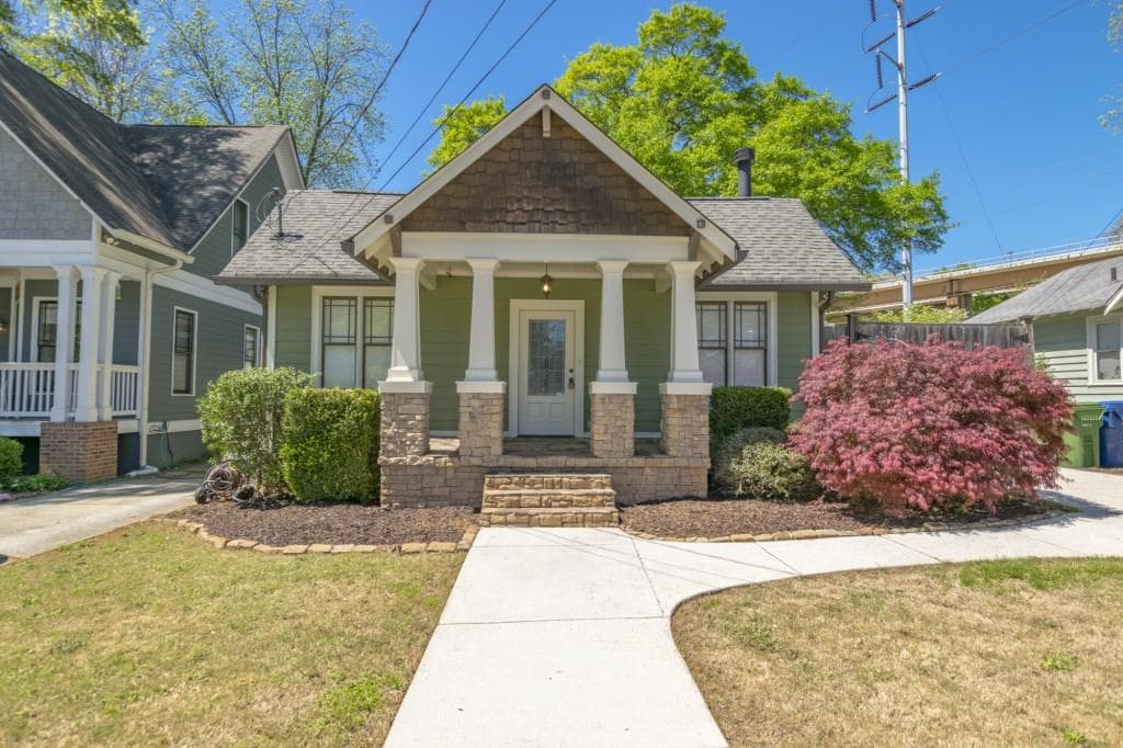 4 bedroom, 2,104 sq ft single family residence sold at 372 Clifford Avenue, Atlanta, GA 30317