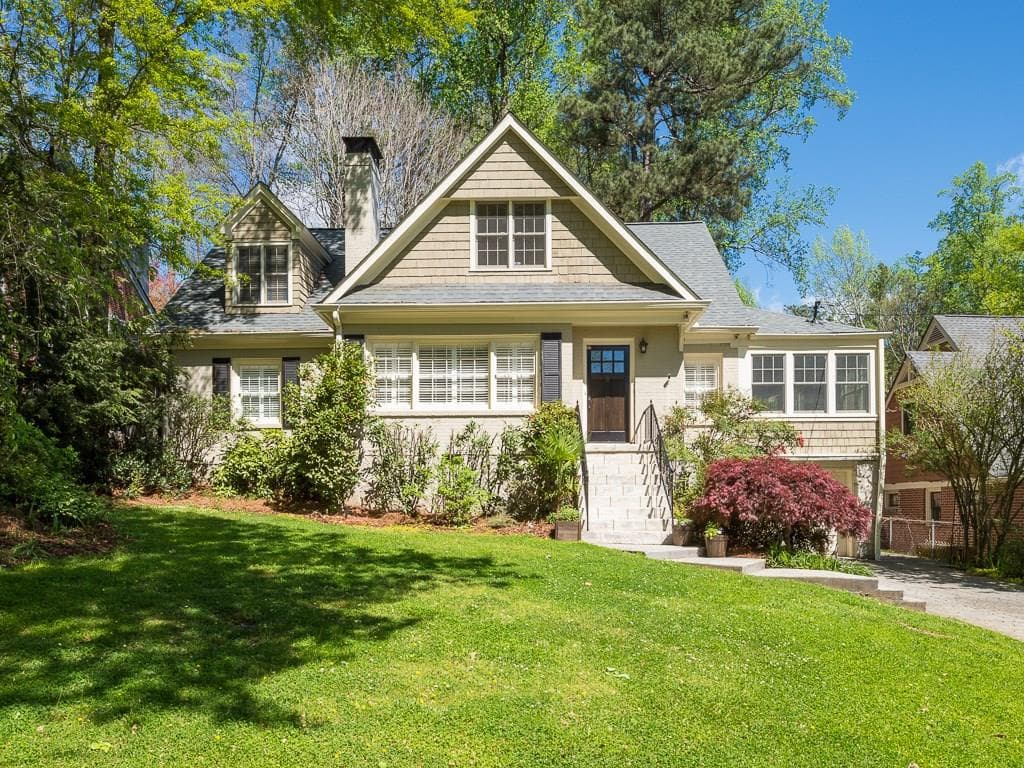 4 bedroom, 2,864 sq ft single family residence sold at 1815 Meadowdale Avenue, Atlanta, GA 30306