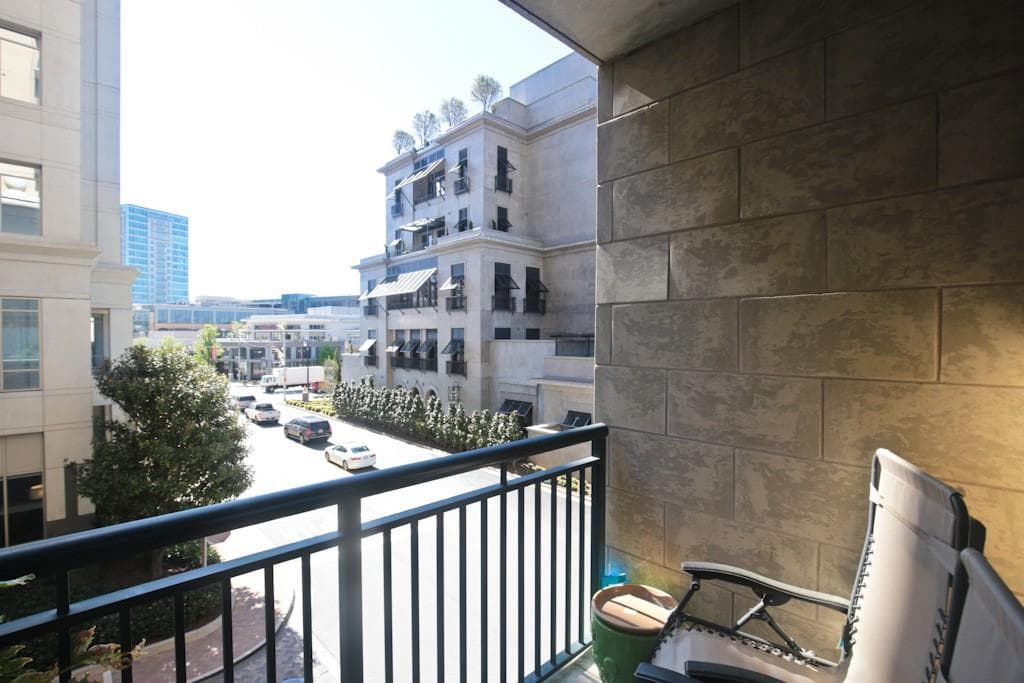 2 bedroom, 1,233 sq ft condominium sold at 3040 Peachtree Road 204, Atlanta, GA 30305