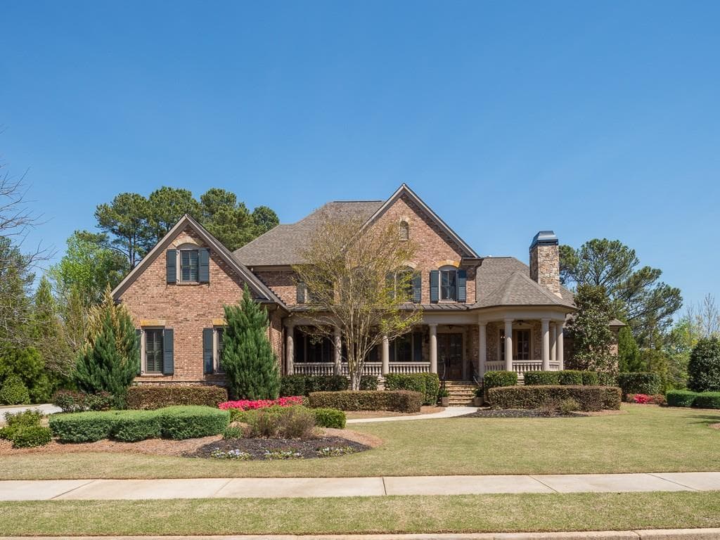 5 bedroom, 6,700 sq ft single family residence sold at 130 Newcastle Court, Roswell, GA 30076