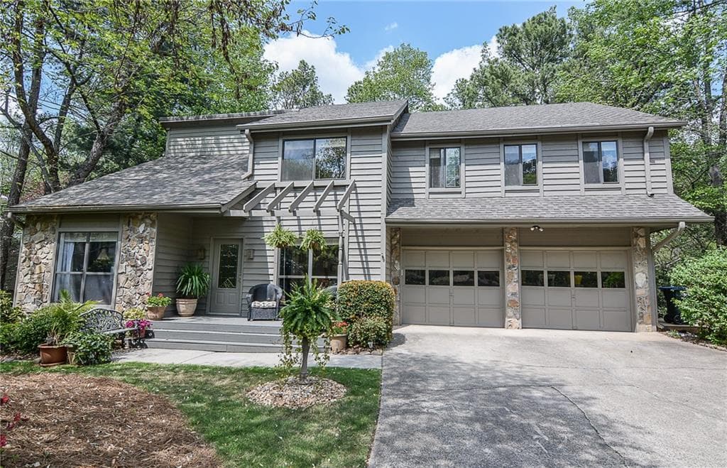 5 bedroom, 3,966 sq ft single family residence sold at 3020 Roxburgh Drive, Roswell, GA 30076