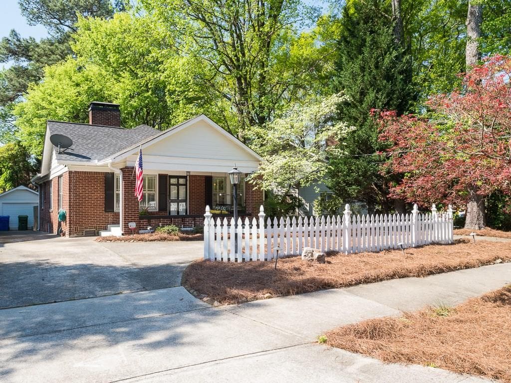 2 bedroom, 1,572 sq ft single family residence sold at 125 Peachtree Hills Avenue, Atlanta, GA 30305