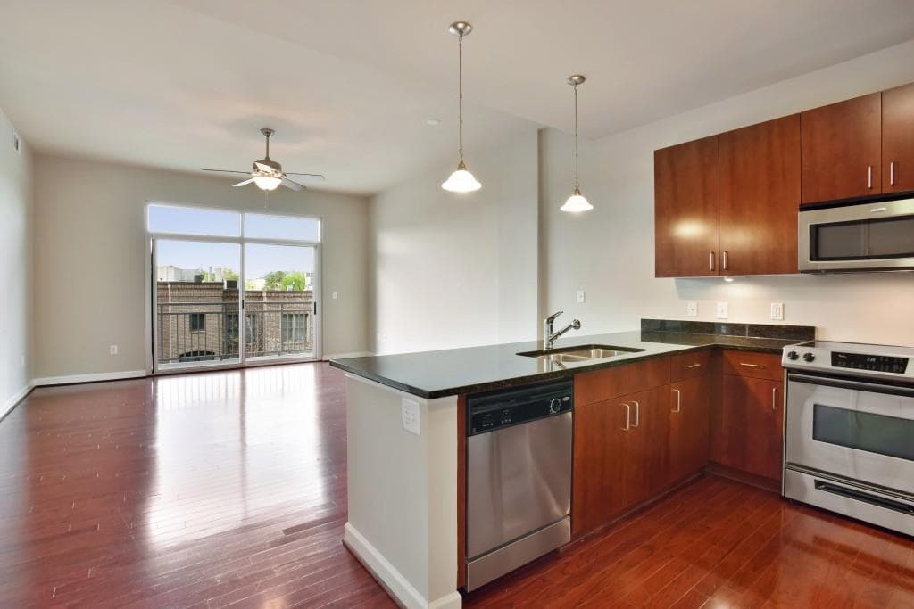 1 bedroom, 852 sq ft condominium sold at 711 Cosmopolitan Drive 319, Atlanta, GA 30324