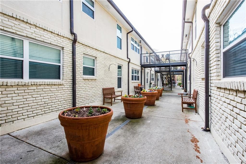 1 bedroom condominium sold at 48 Peachtree Avenue 216, Atlanta, GA 30305