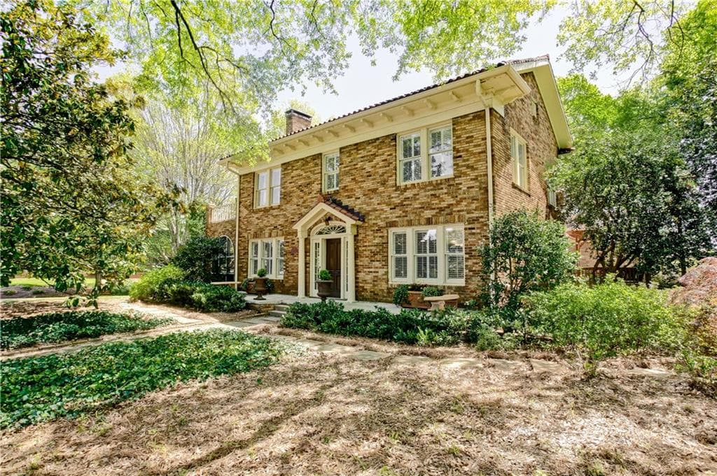 5 bedroom, 2,984 sq ft single family residence sold at 27 S Avondale Road, Avondale Estates, GA 30002