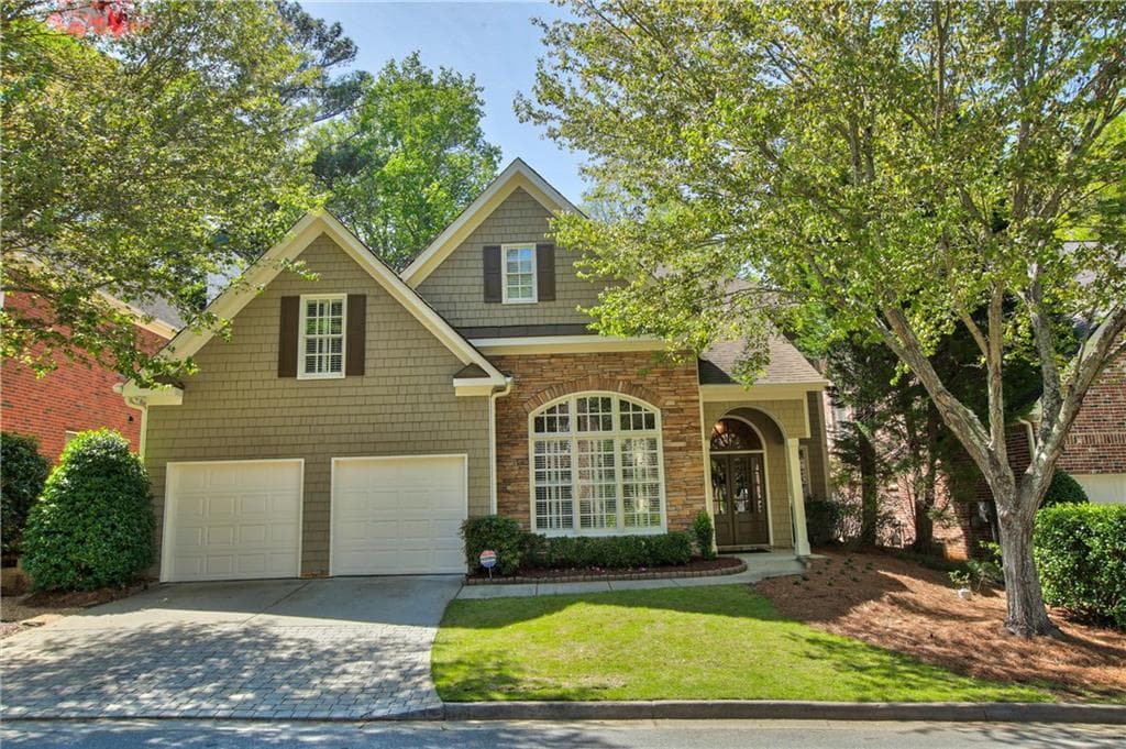 4 bedroom, 3,418 sq ft single family residence sold at 3200 Windsor Lake Drive, Brookhaven, GA 30319