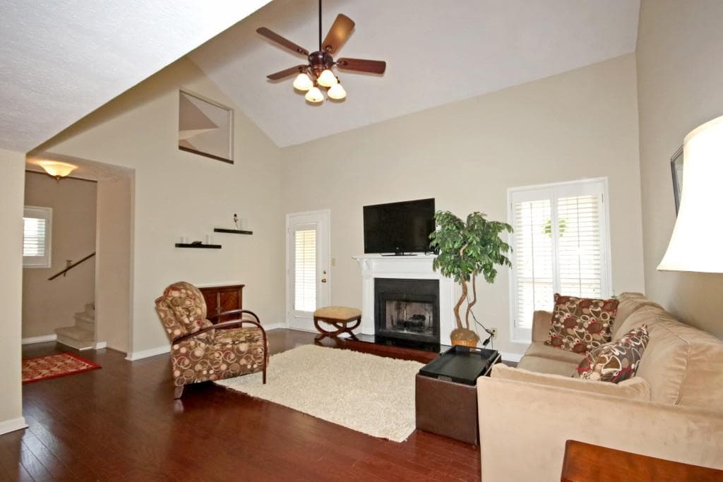 3 bedroom, 1,542 sq ft condominium sold at 4525 Pineridge Circle, Dunwoody, GA 30338