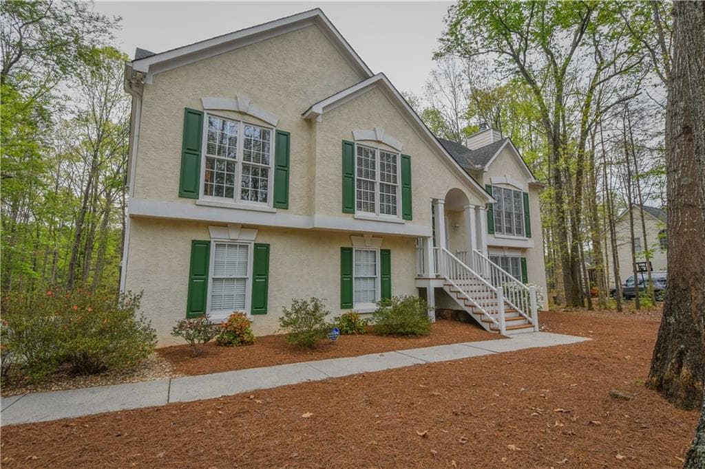 4 bedroom, 2,400 sq ft single family residence sold at 308 Thorntree Lane, Canton, GA 30115