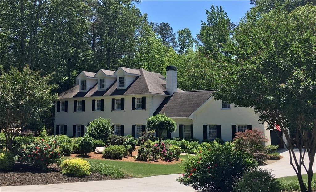 5 bedroom, 4,598 sq ft single family residence sold at 1015 Churchill Lane, Roswell, GA 30075