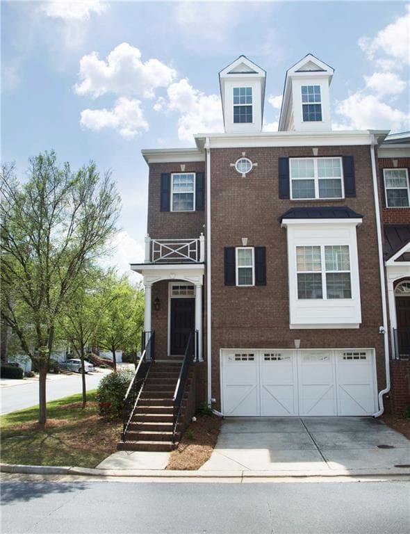 3 bedroom, 3,100 sq ft townhouse sold at 12800 Doe Drive, Alpharetta, GA 30004