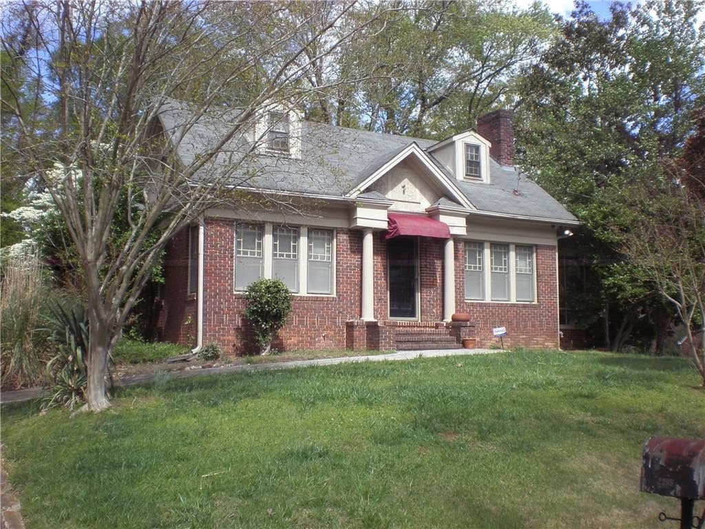 3 bedroom, 2,429 sq ft single family residence sold at 2295 Venetian Drive, Atlanta, GA 30311