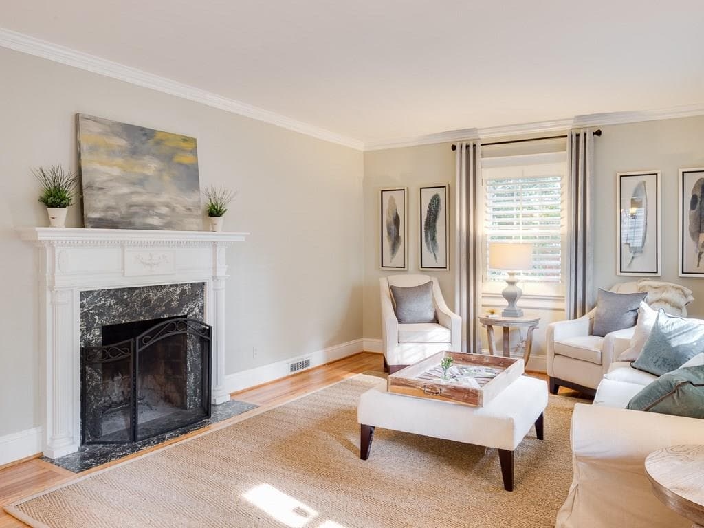 5 bedroom, 2,370 sq ft single family residence sold at 2389 Hurst Drive, Atlanta, GA 30305