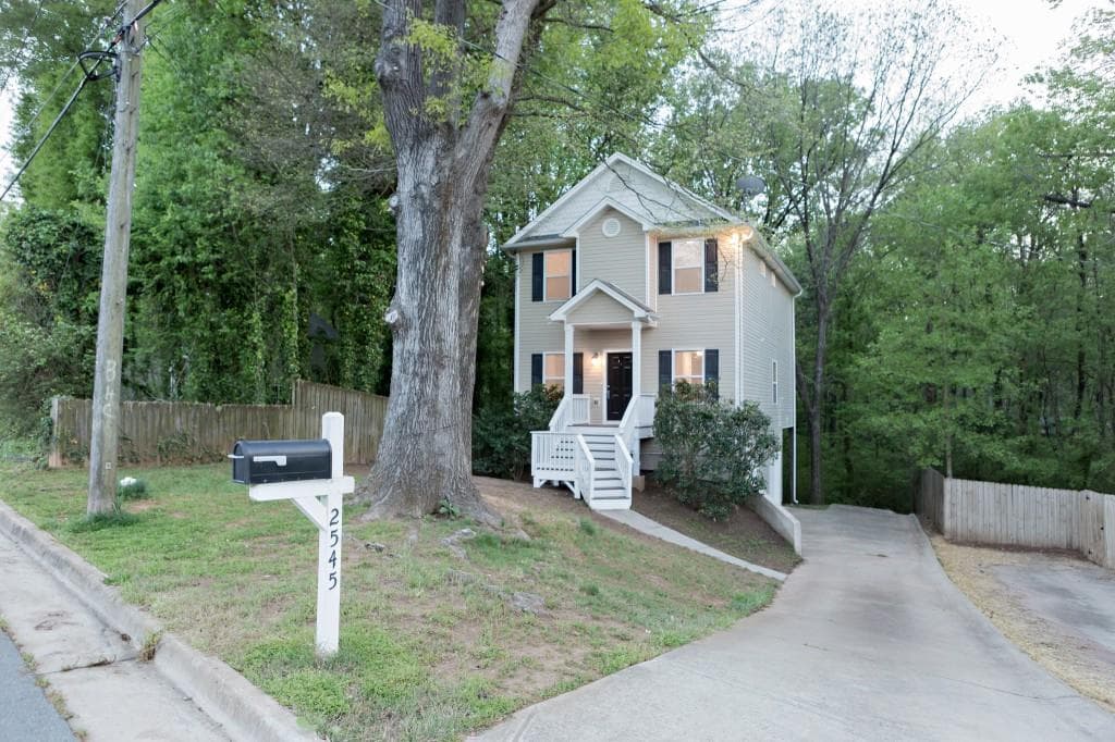 4 bedroom, 1,576 sq ft single family residence sold at 2545 Paul Avenue, Atlanta, GA 30318