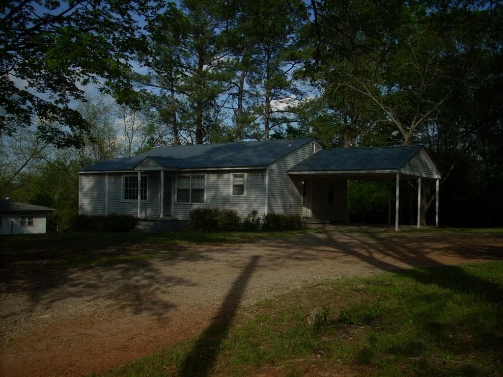 52 Forest Avenue, Commerce, GA 30529 — most recent listing photo