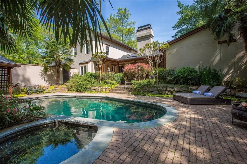 4 bedroom, 3,726 sq ft single family residence sold at 4 Arden Moor, Atlanta, GA 30305