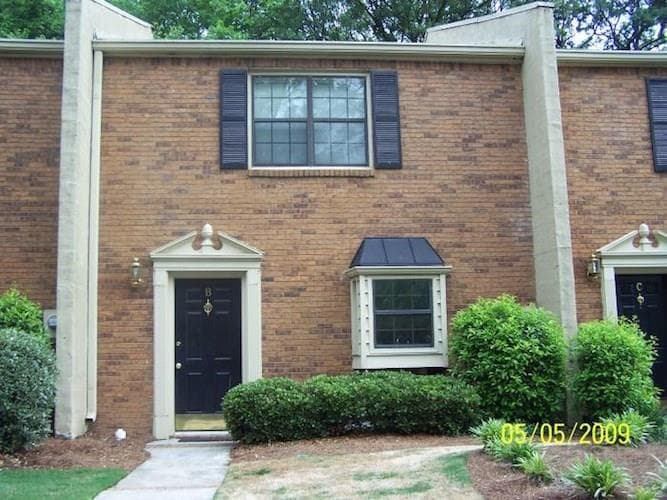 2 bedroom, 1,330 sq ft townhouse sold at 1771 Defoor Avenue B, Atlanta, GA 30318