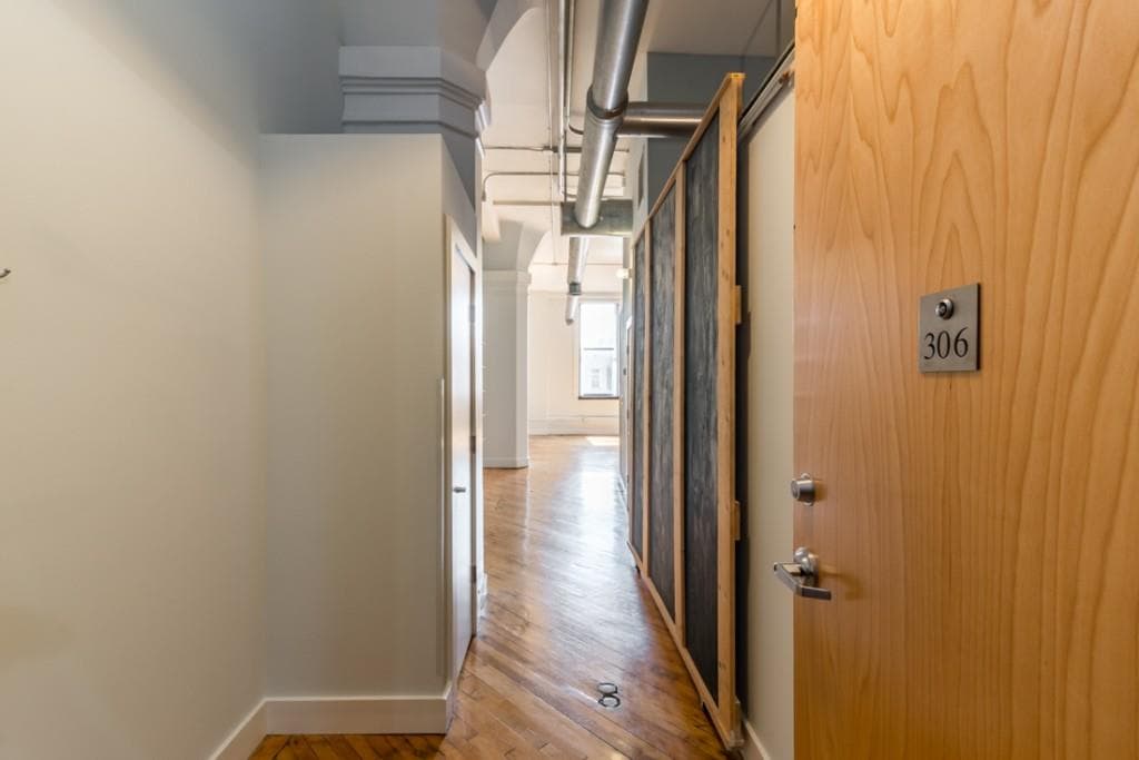1 bedroom, 1,256 sq ft condominium sold at 87 Peachtree Street 306, Atlanta, GA 30303