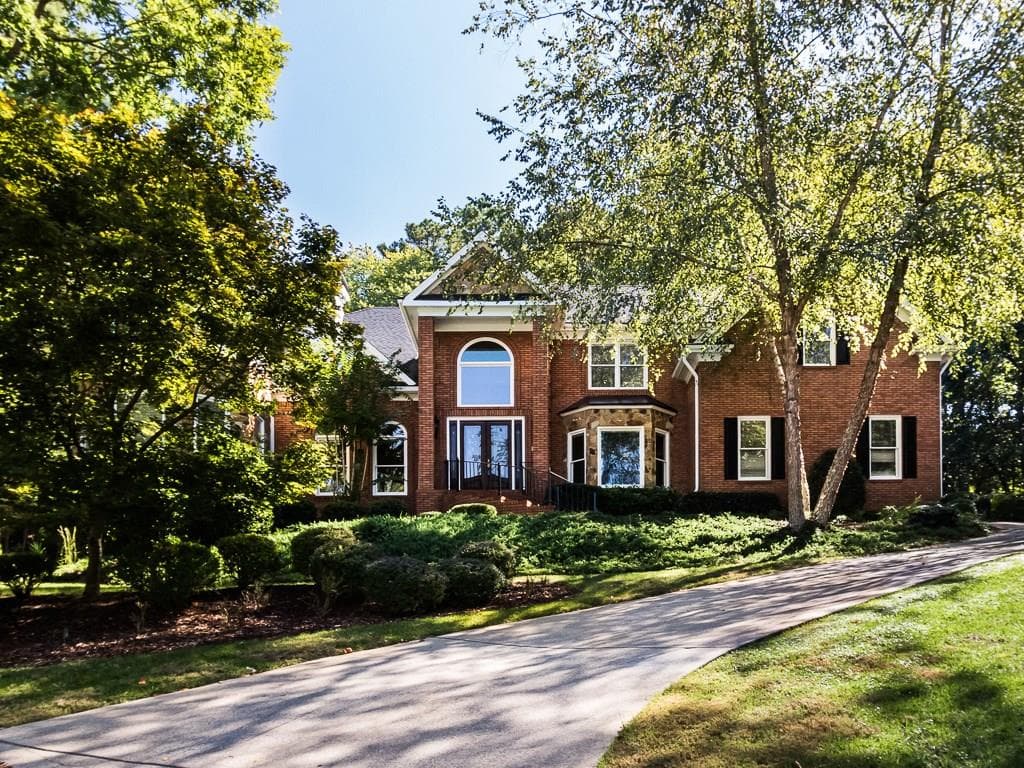 5 bedroom, 4,845 sq ft single family residence sold at 620 Wynfield Court, Roswell, GA 30076