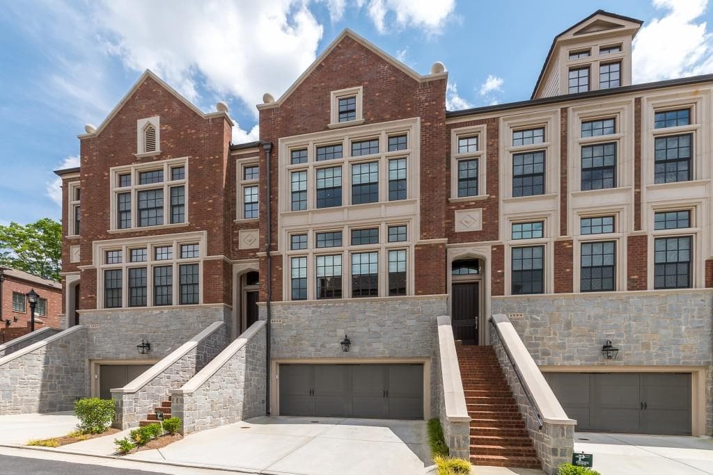 4 bedroom, 3,800 sq ft townhouse sold at 1335 Dover Circle, Atlanta, GA 30319