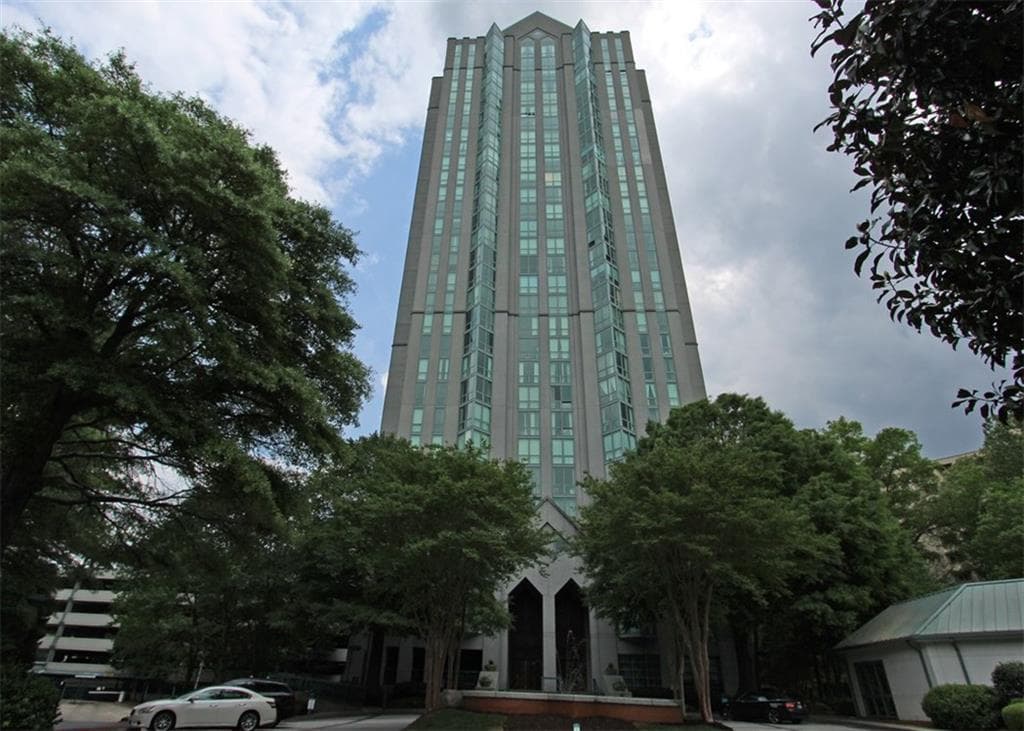 1 bedroom, 807 sq ft condominium sold at 2870 Pharr Court South 2107, Atlanta, GA 30305