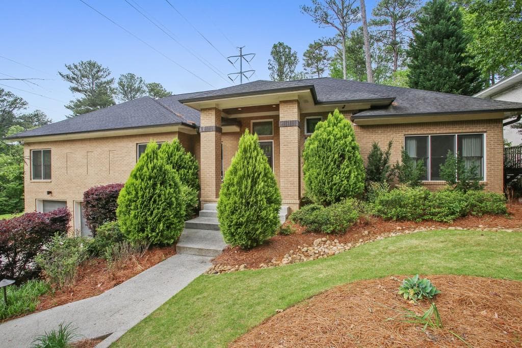 5 bedroom, 3,912 sq ft single family residence sold at 1126 Beech Haven Road, Atlanta, GA 30324