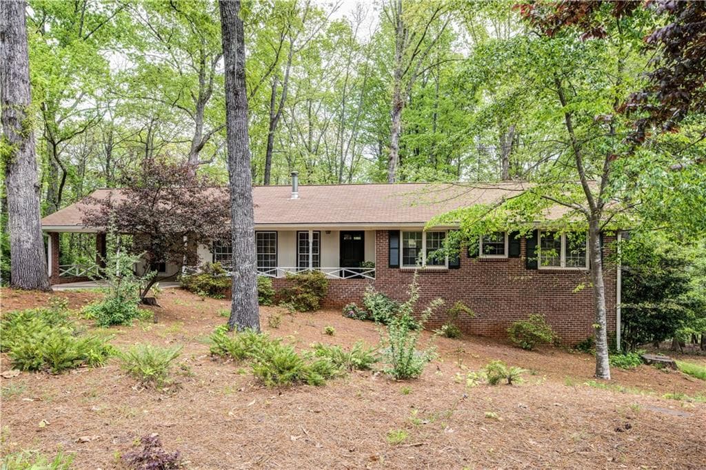 3 bedroom, 2,726 sq ft single family residence sold at 6640 Lockridge Drive, Atlanta, GA 30360
