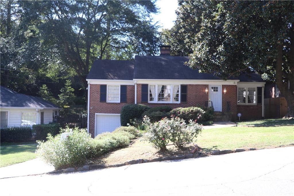 3 bedroom, 1,947 sq ft single family residence sold at 828 Longwood Drive, Atlanta, GA 30305