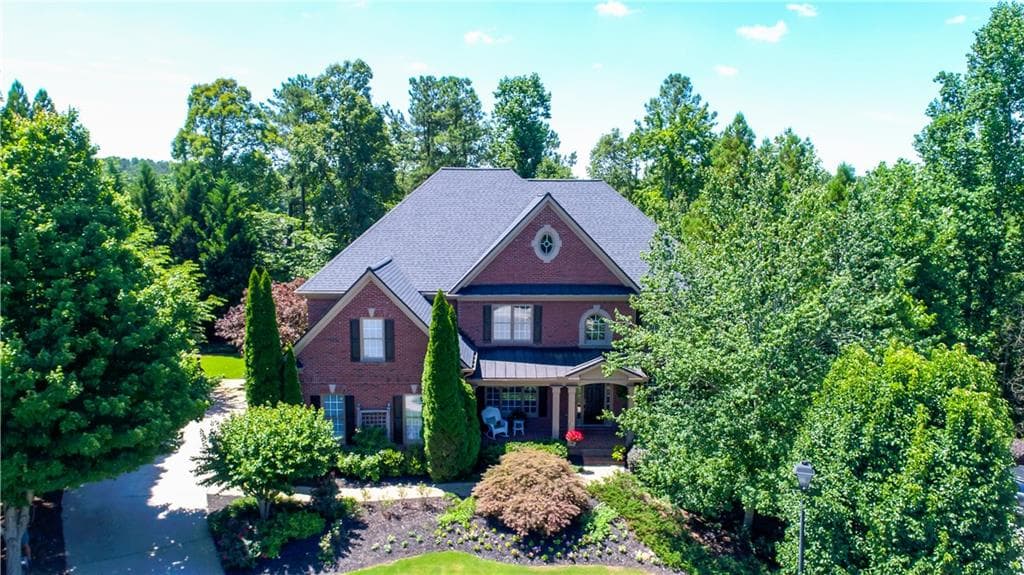 6 bedroom, 6,013 sq ft single family residence sold at 1050 Lainston Court, Alpharetta, GA 30022