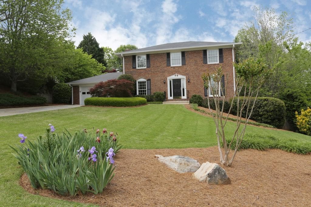 2527 Kingsland Court, Dunwoody, GA 30360 — most recent listing photo